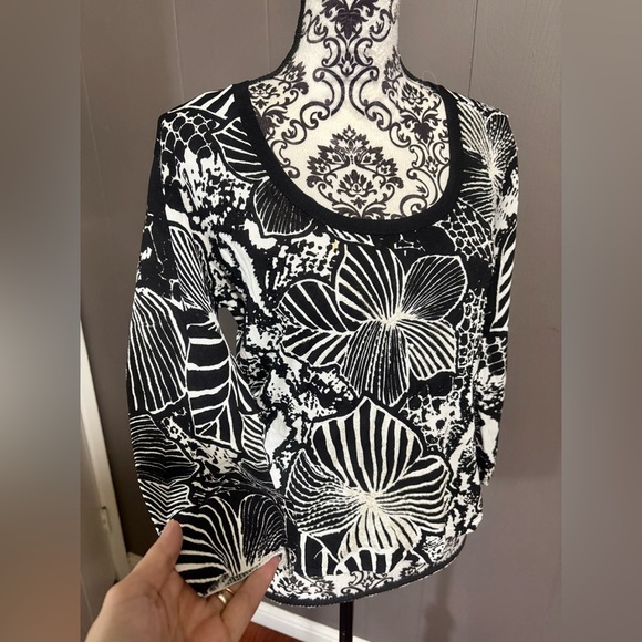 ALBERTO MAKALI Black and White Floral Blouse with Sequins - Picture 3 of 6